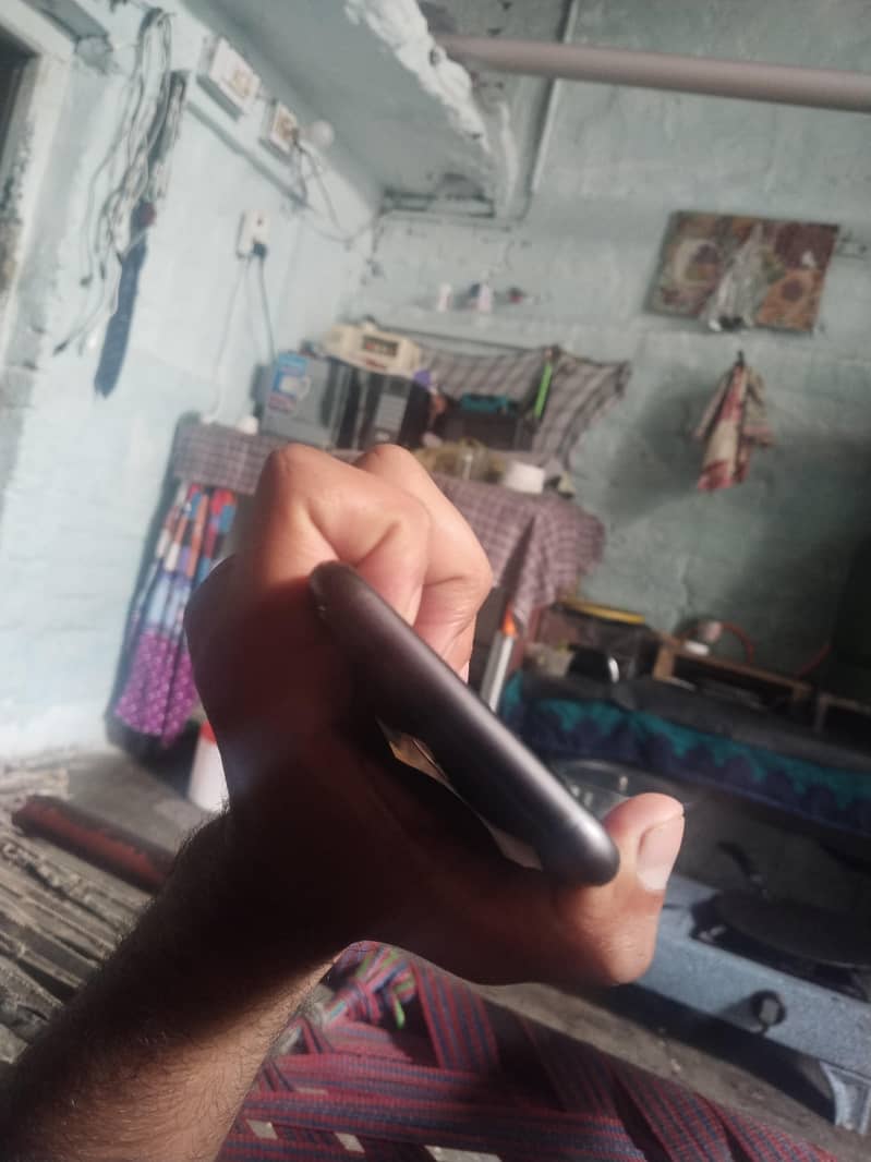 Apple iPhone 11 4