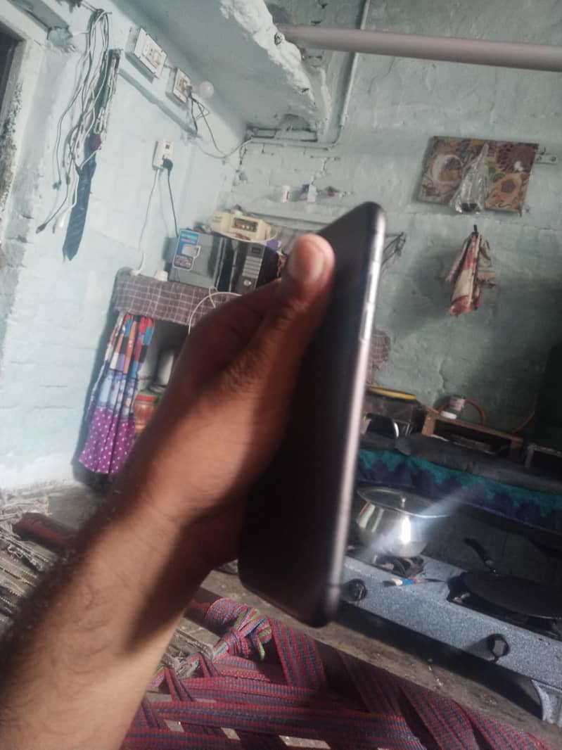 Apple iPhone 11 5