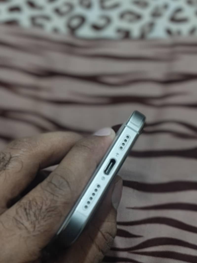 Apple iPhone 15 Pro Max 5