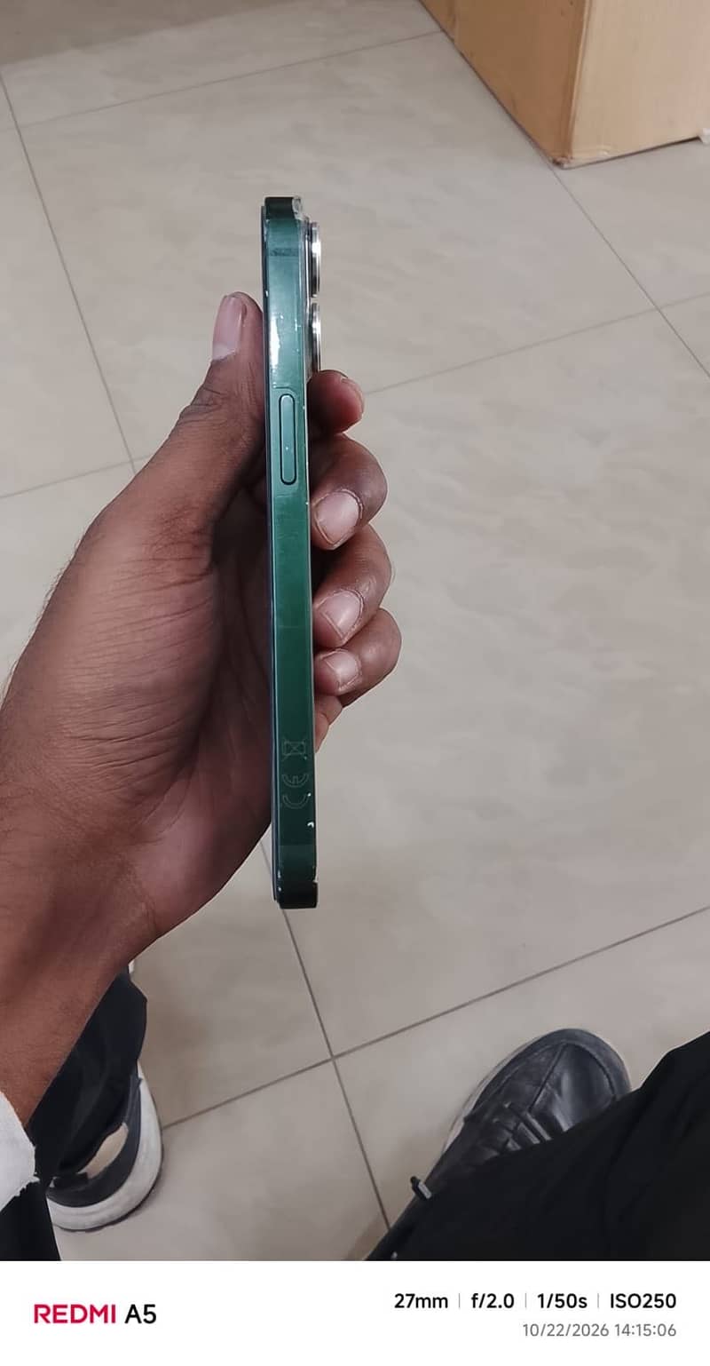 Apple iPhone 13 6