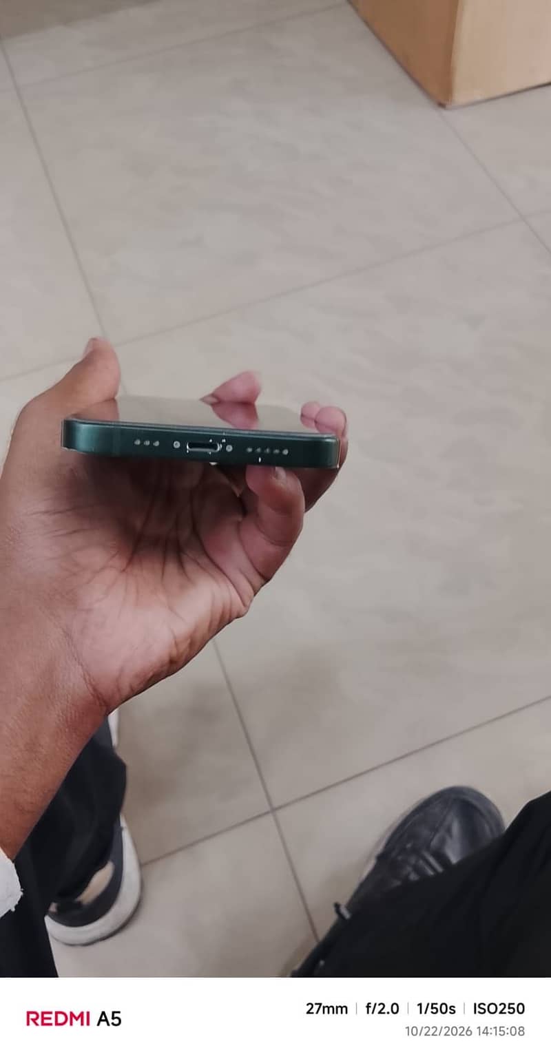 Apple iPhone 13 7