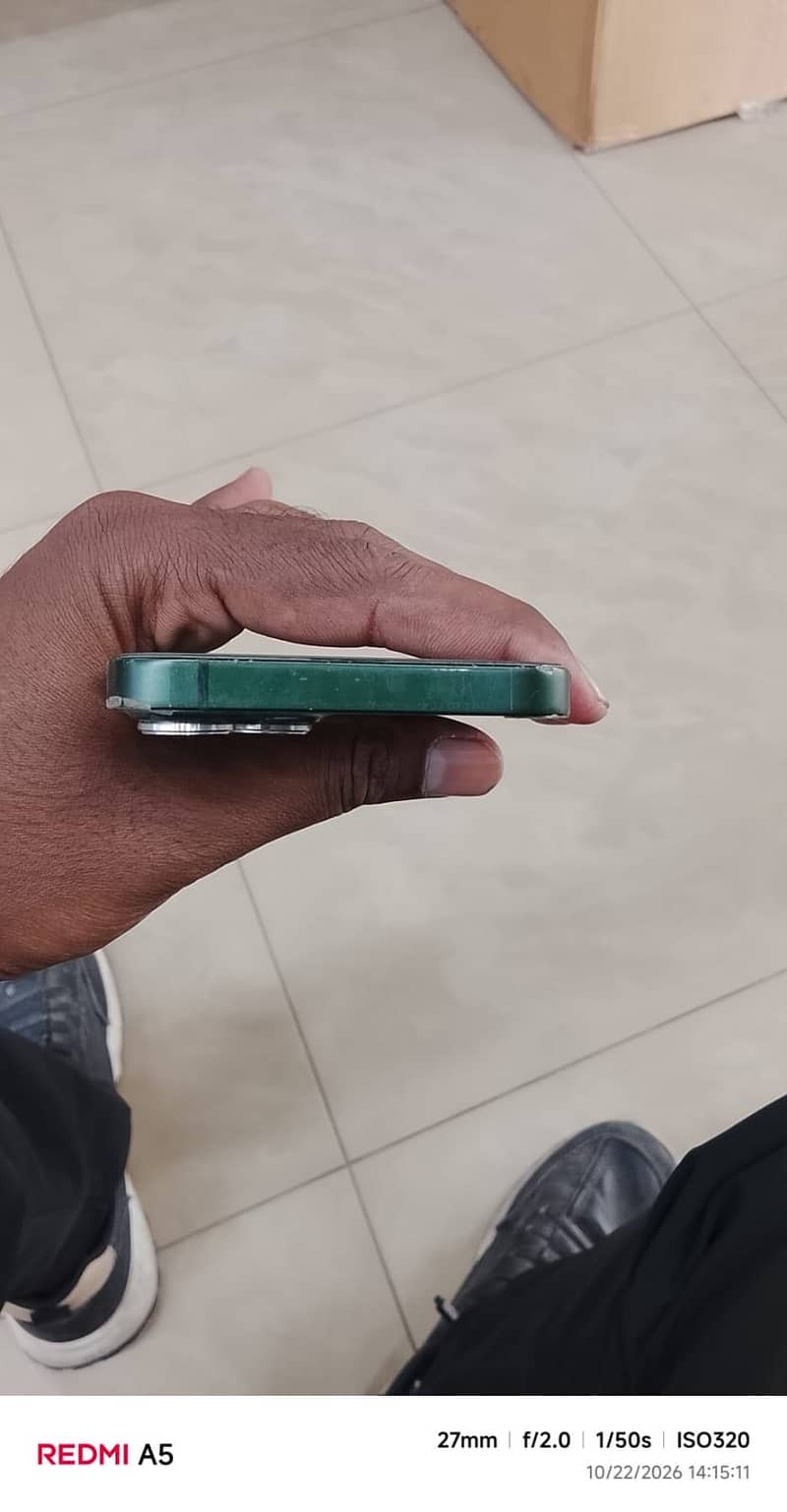 Apple iPhone 13 9