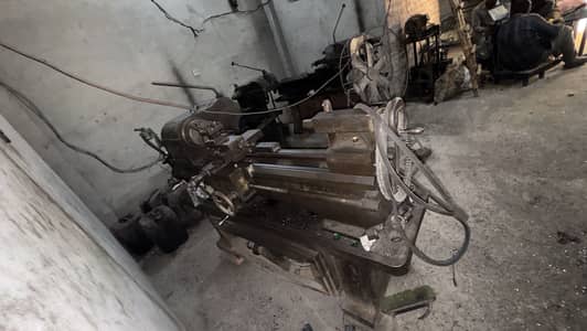 Lathe machine Use boring