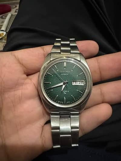 seiko 5 green textured dial