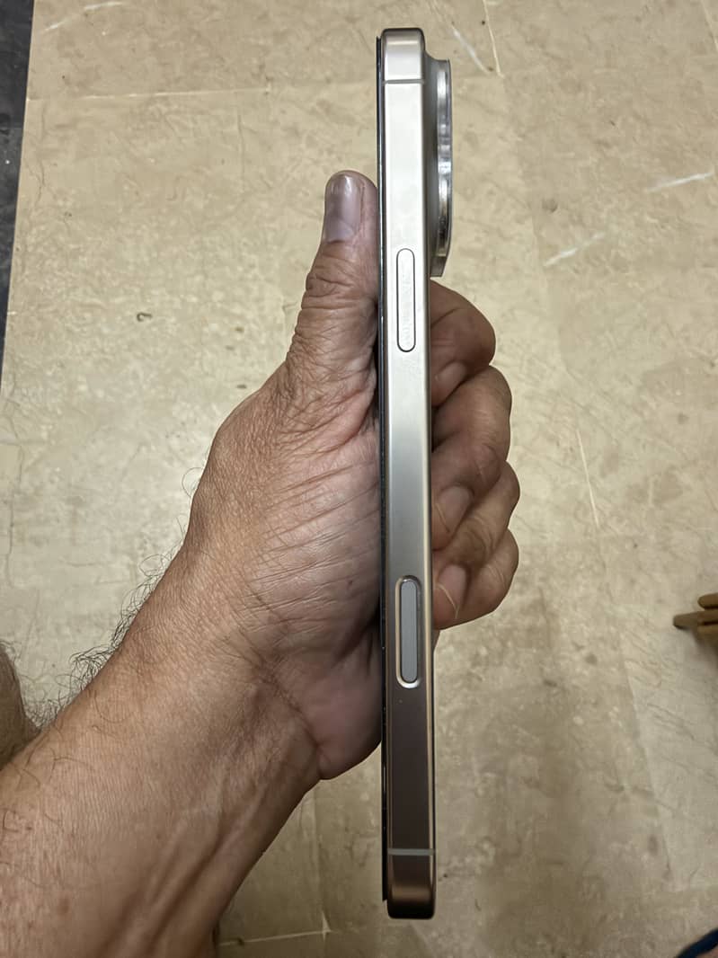iPhone 16pro max 256gb natural titanium 2