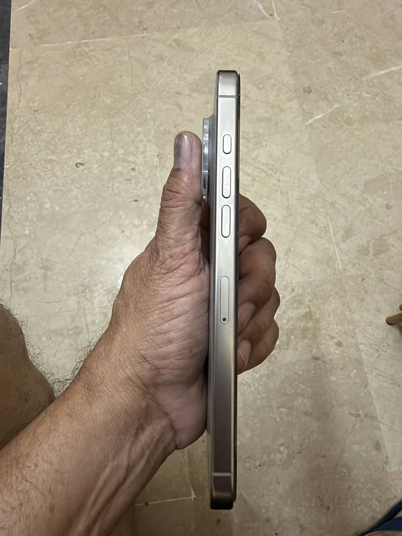 iPhone 16pro max 256gb natural titanium 3