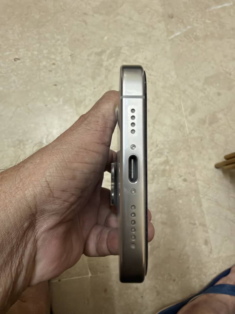 iPhone 16pro max 256gb natural titanium 5