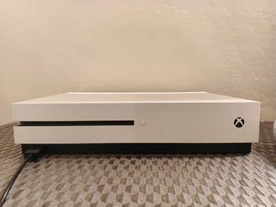 XBOX ONE(S) 1TB
