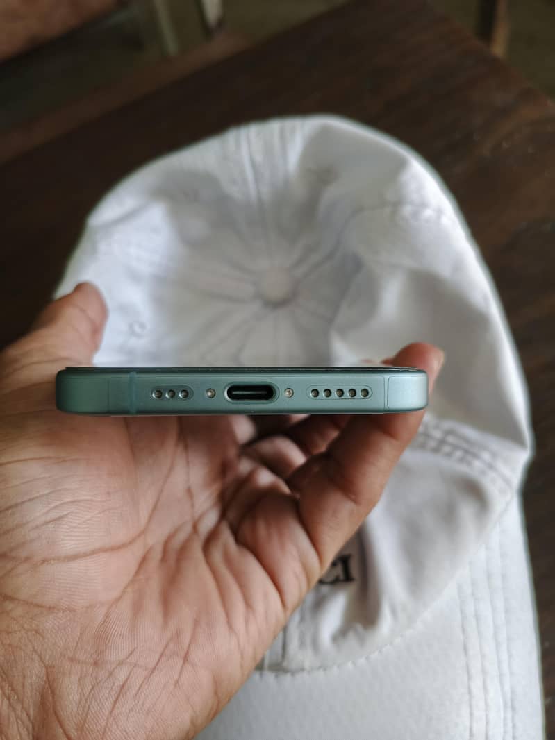 Apple iPhone 16 1