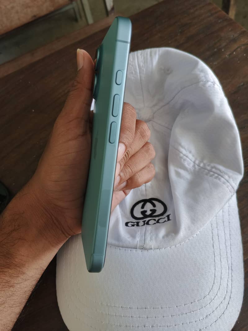 Apple iPhone 16 2