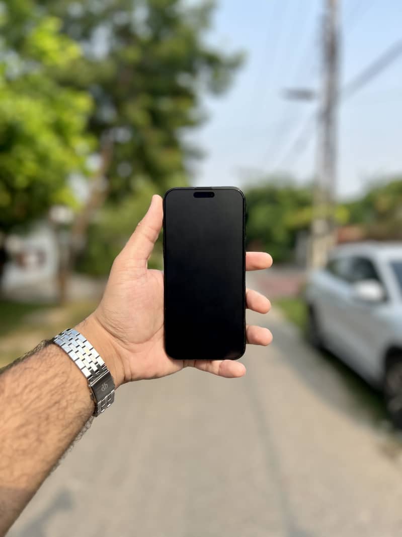Apple iPhone 16 Pro Max 2