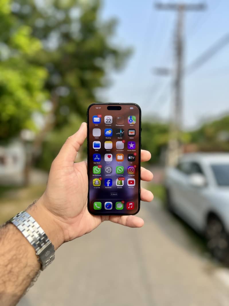 Apple iPhone 16 Pro Max 3