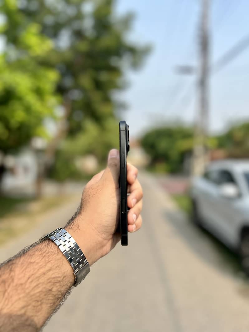 Apple iPhone 16 Pro Max 5