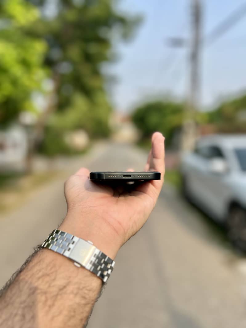 Apple iPhone 16 Pro Max 6