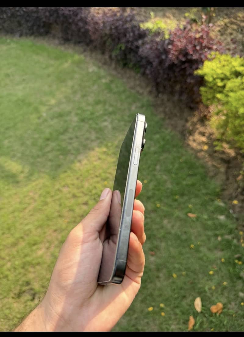 Apple iPhone 15 Pro Max 2