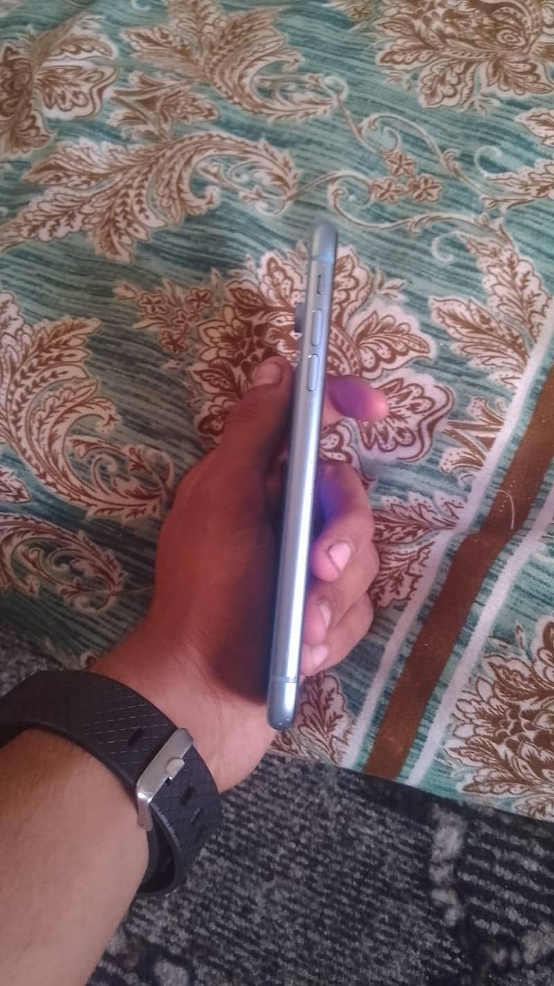 Apple iPhone XR 3