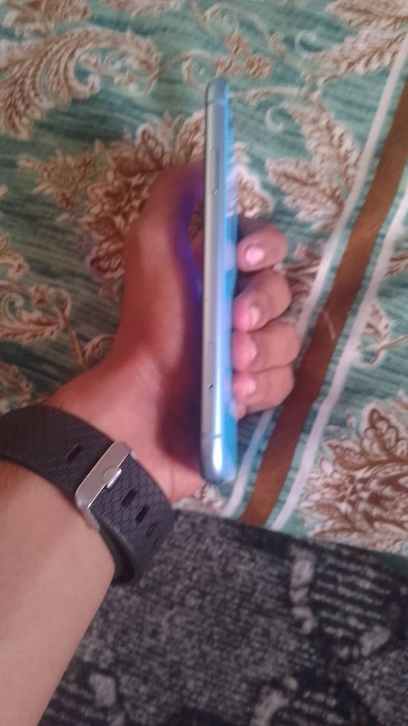 Apple iPhone XR 4