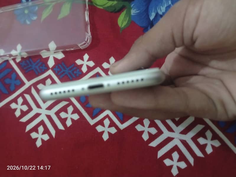 Apple iPhone 8 4