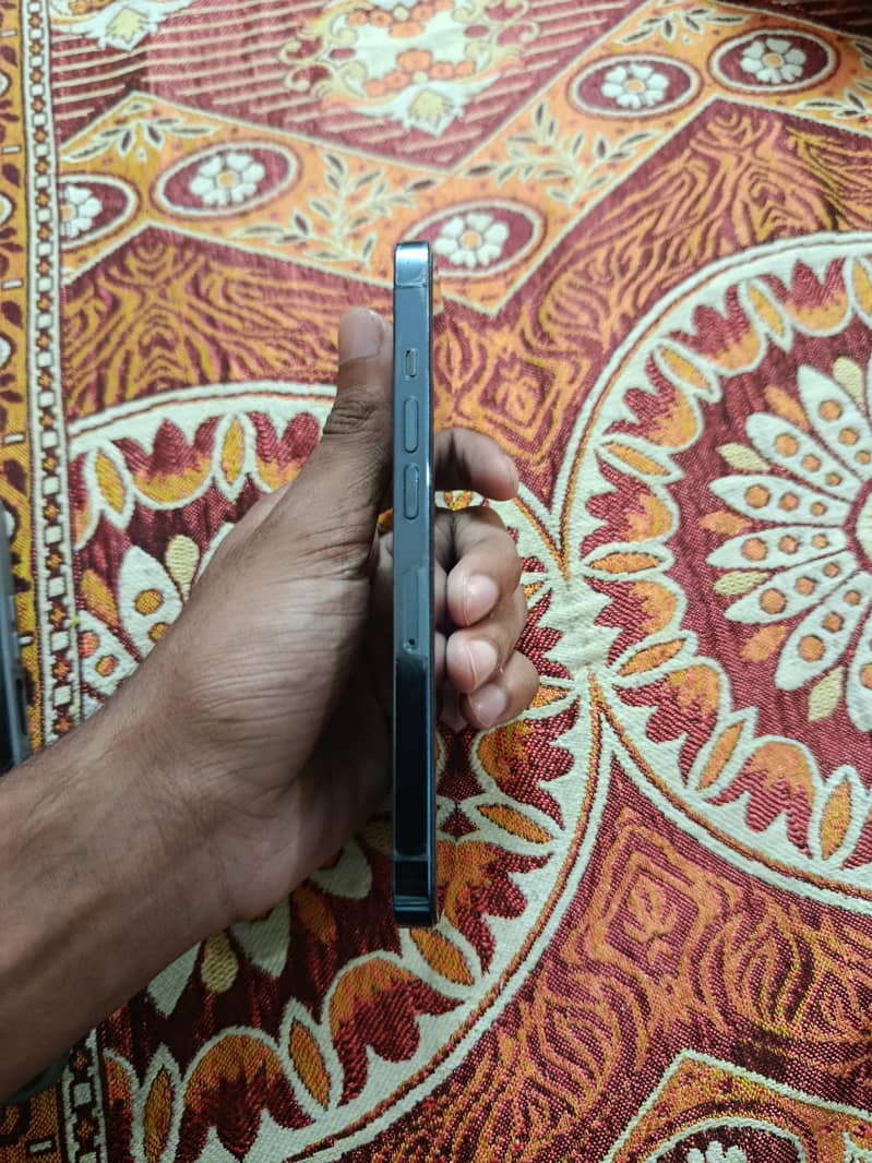 Apple iPhone 13 Pro 2