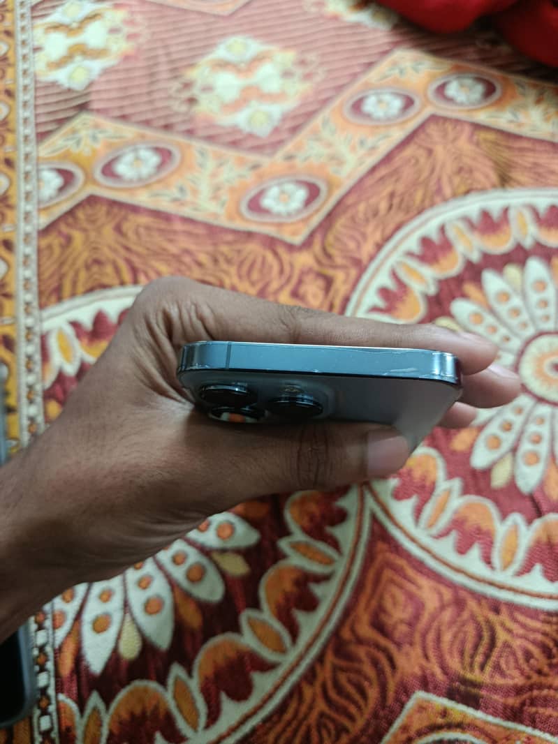 Apple iPhone 13 Pro 4