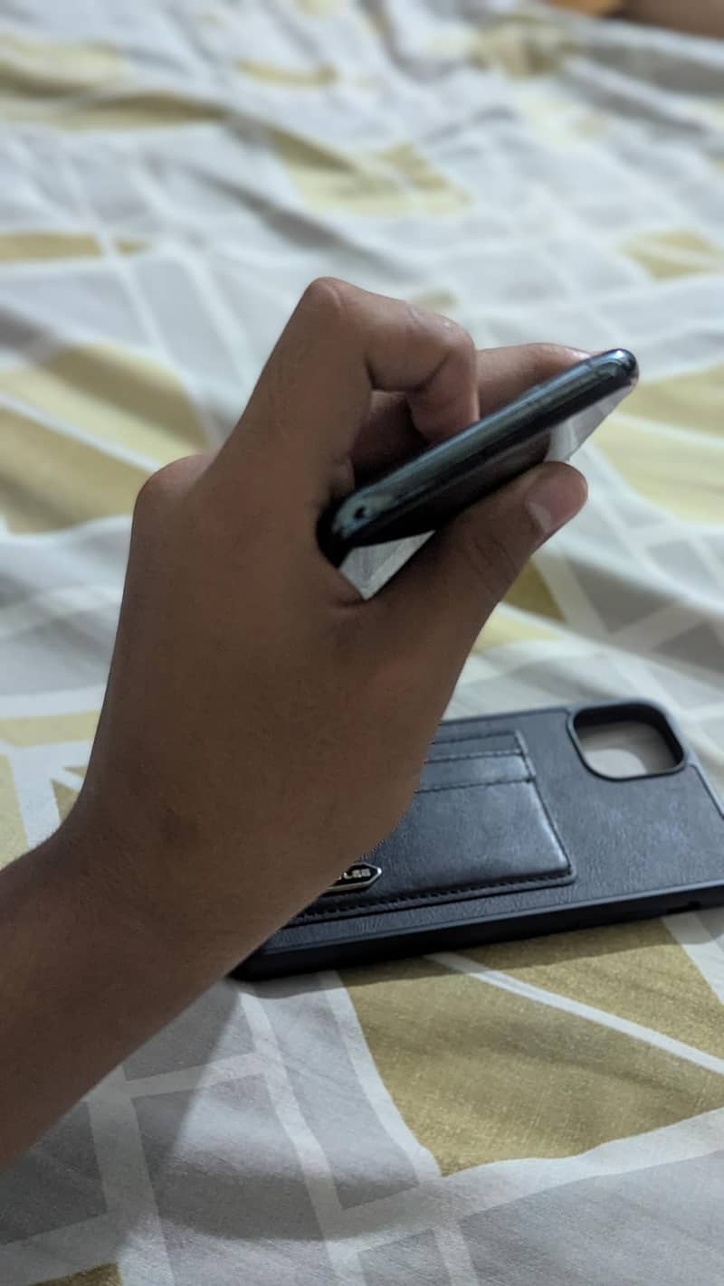 Apple iPhone 11 Pro Max 2