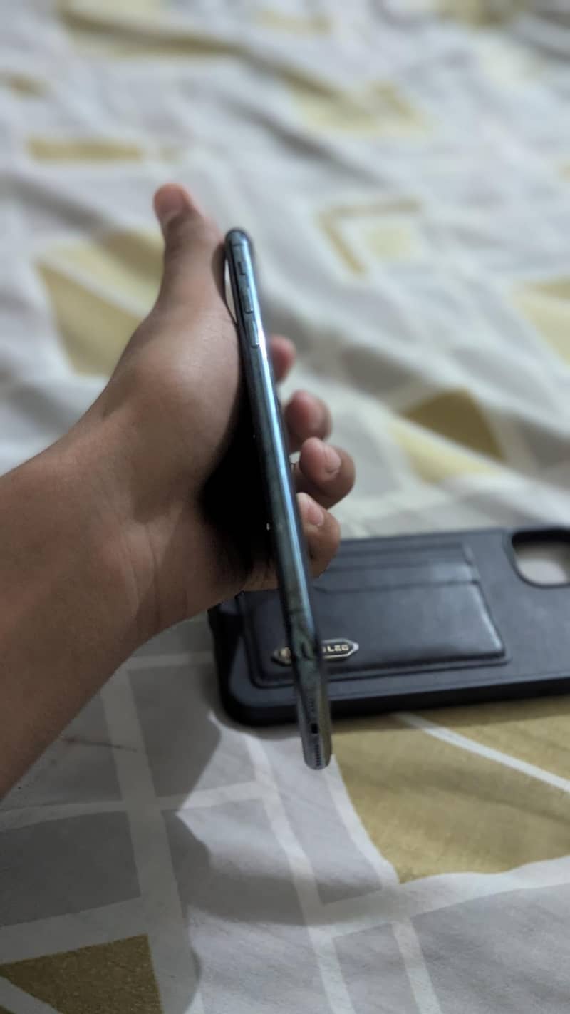 Apple iPhone 11 Pro Max 3