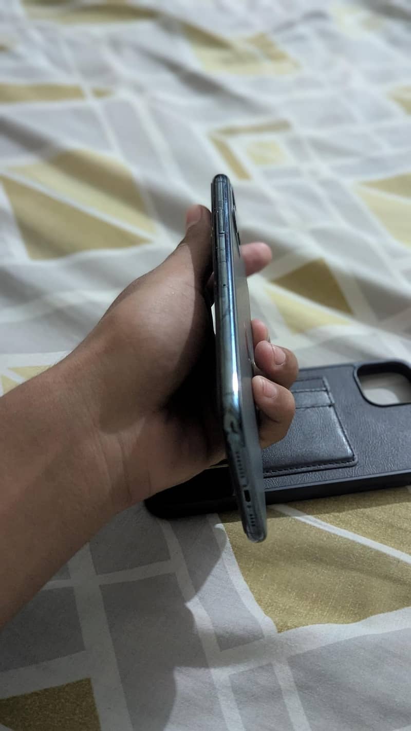 Apple iPhone 11 Pro Max 4