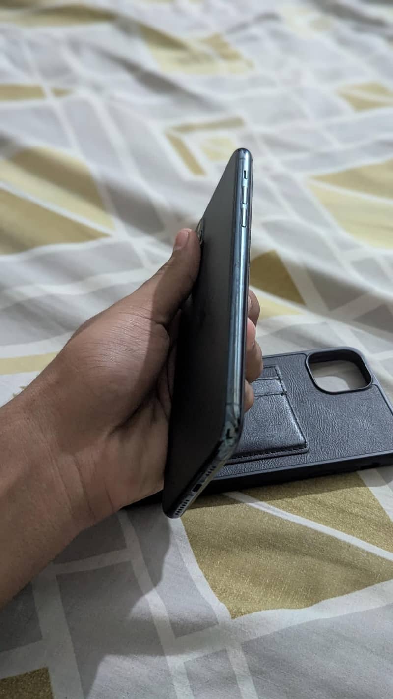 Apple iPhone 11 Pro Max 6