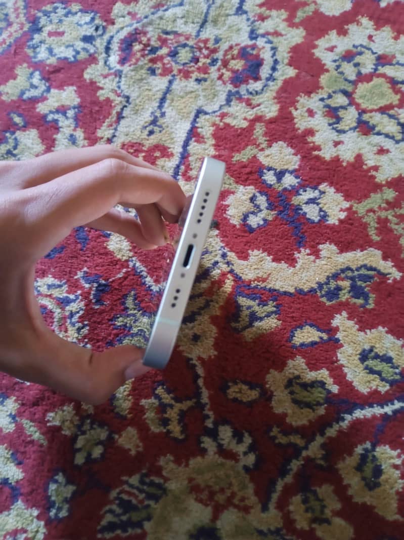 Apple iPhone 12 4