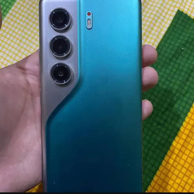 Tecno CAMON 40 Pro 1