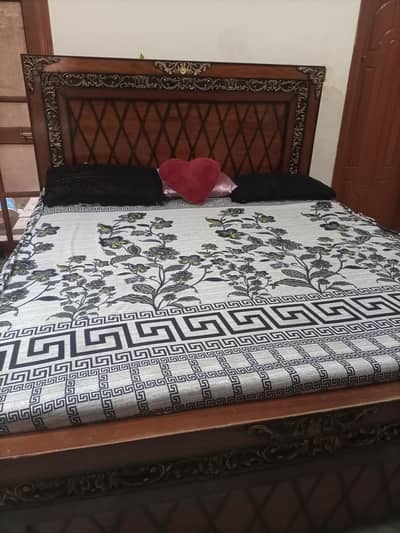 king bed with mattress