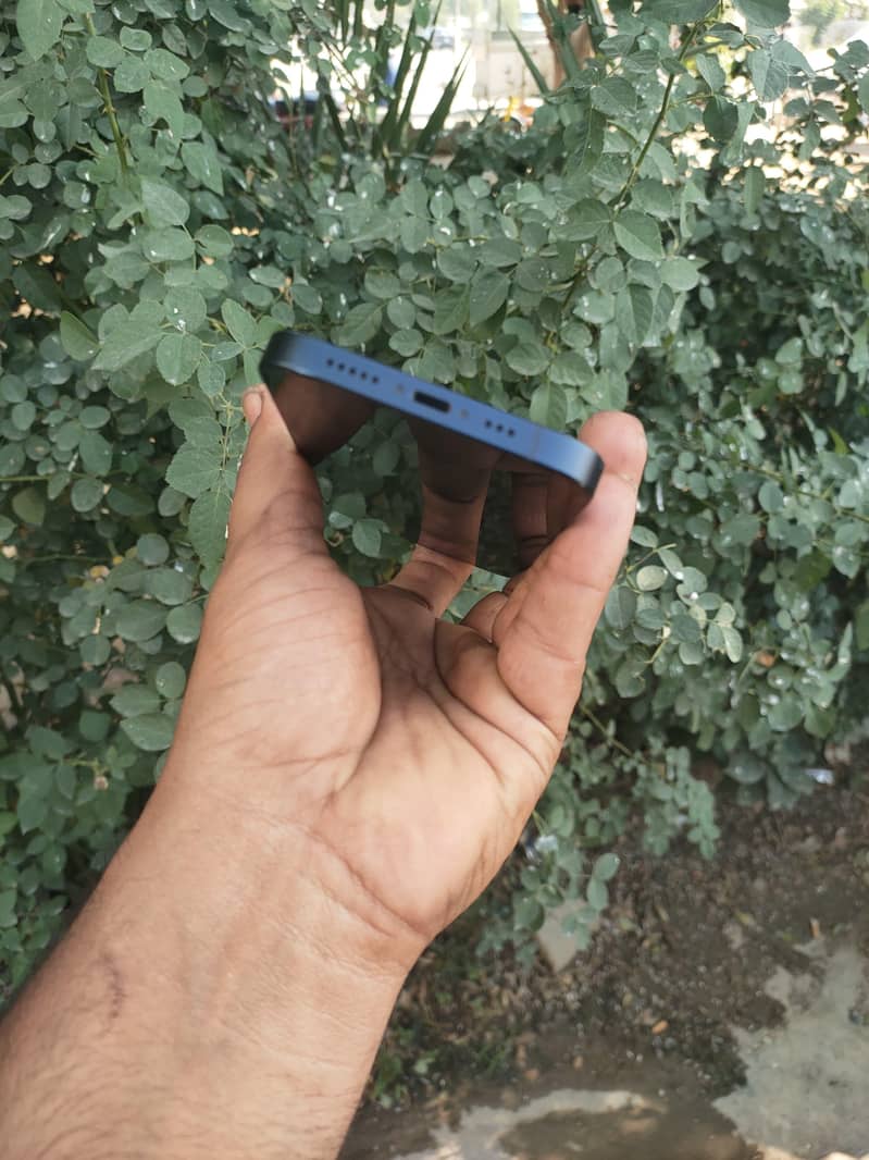 Apple iPhone 13 2