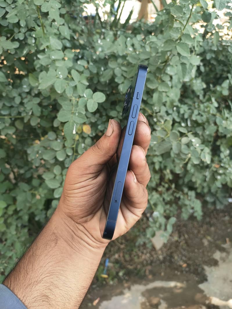 Apple iPhone 13 3