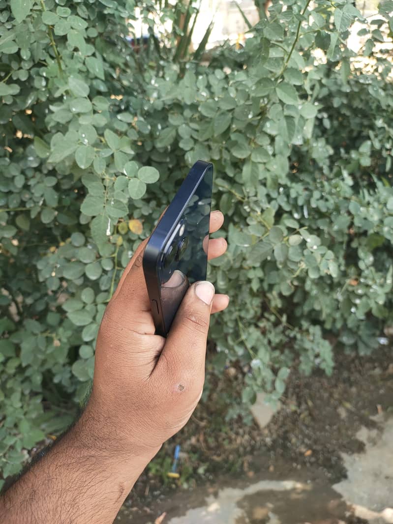 Apple iPhone 13 4