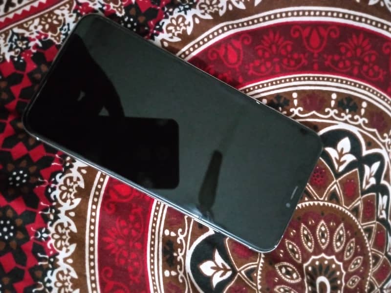 Apple iPhone XS Max 1