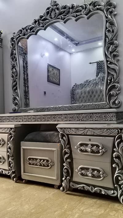dressing table