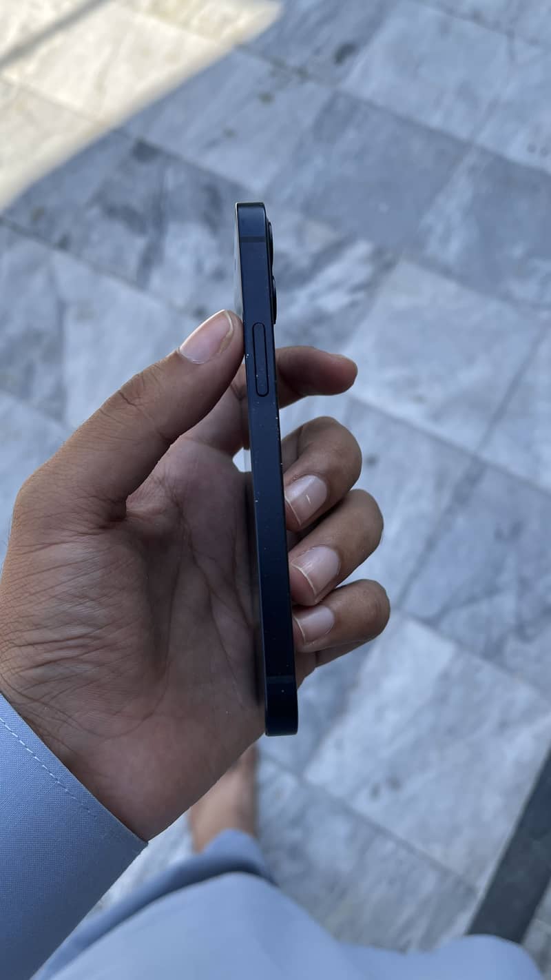 Apple iPhone 12 mini 1