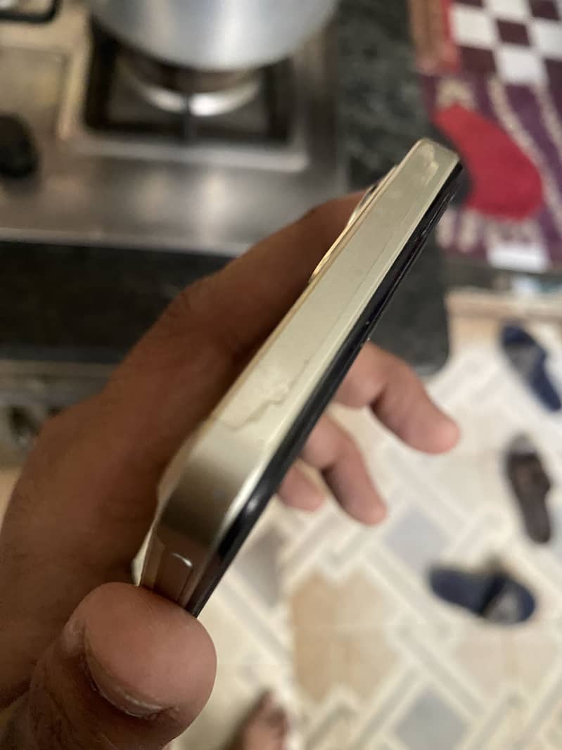Realme C75 4