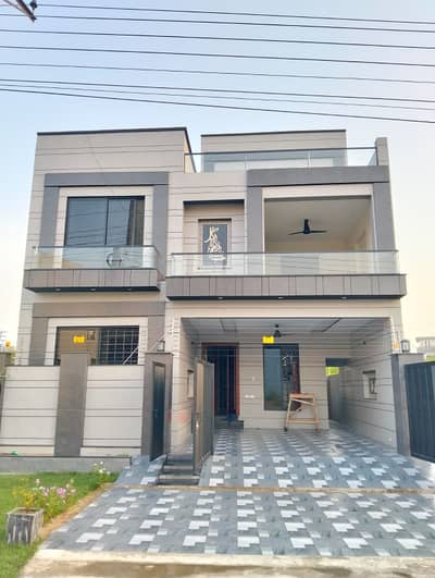 Super Hot Deal | 10 Marla House For Sale In J Block LDA Avenue 1 Lahore | 6 Bedrooms | 3 Kitchens | 5 Crore
