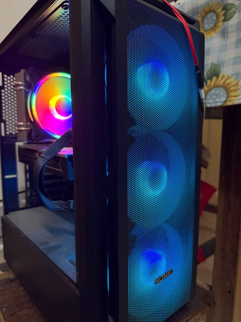Core i5 12th gen | 16gb ddr 4 ram | Rx 580 8gb sapphire | 1 tb hhd | 1