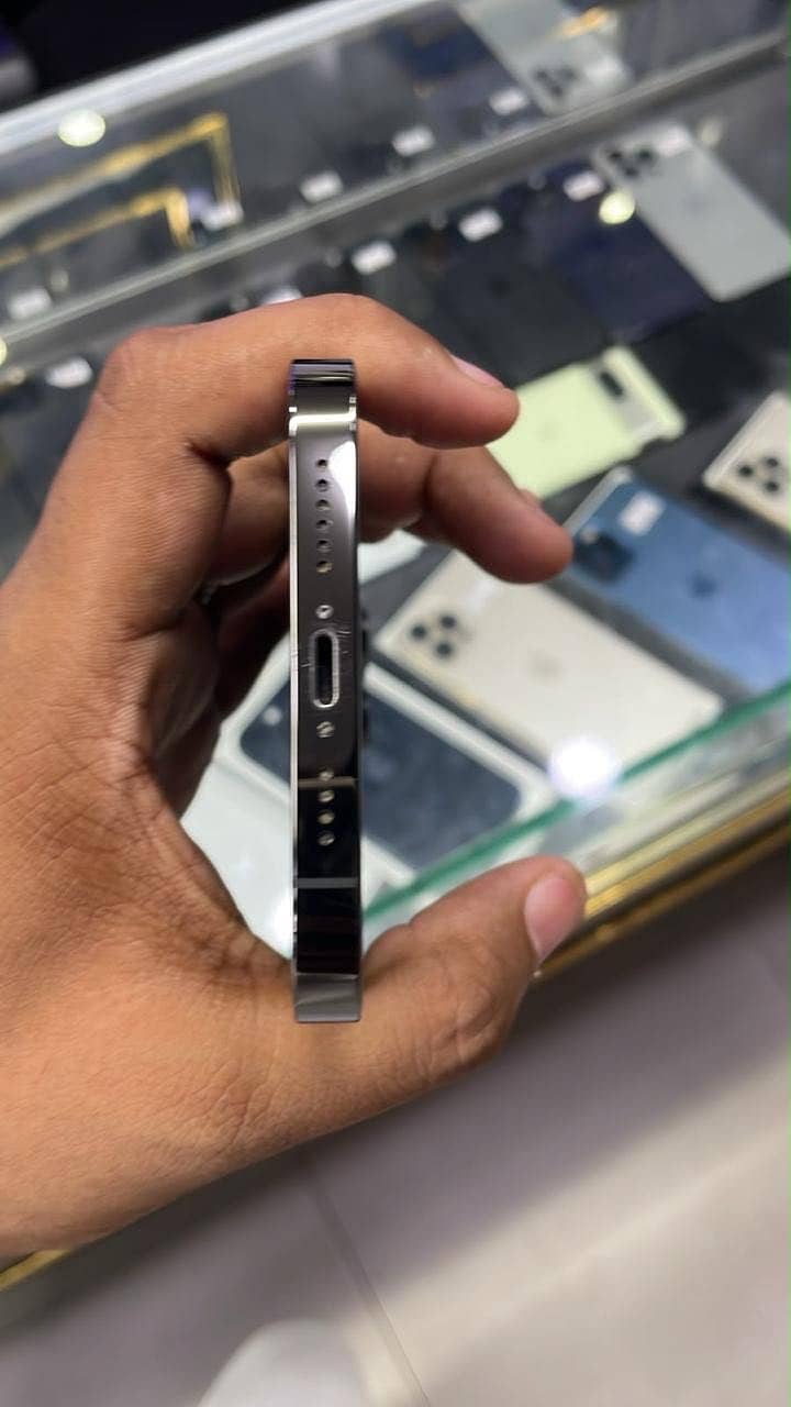 Apple iPhone 13 Pro Max 0