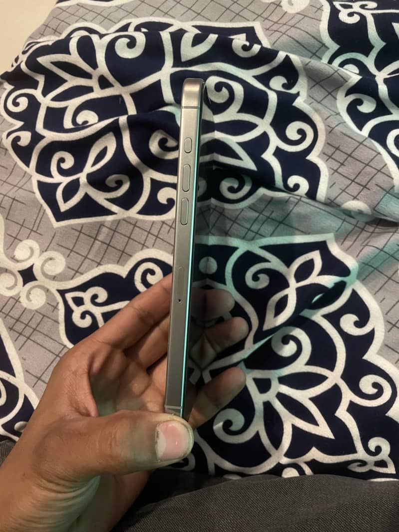 Apple iPhone 15 Pro Max 2