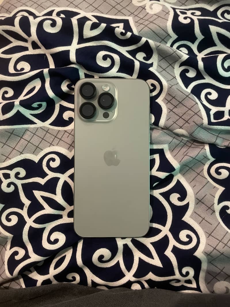 Apple iPhone 15 Pro Max 3