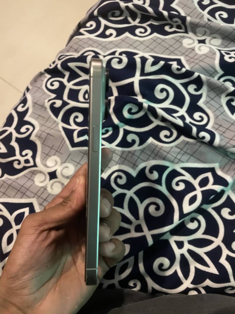 Apple iPhone 15 Pro Max 5