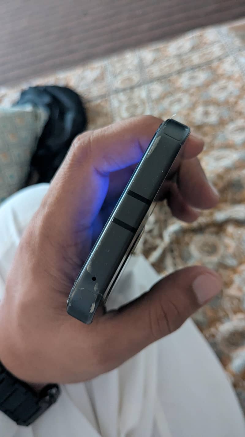 Google Pixel 9a 4