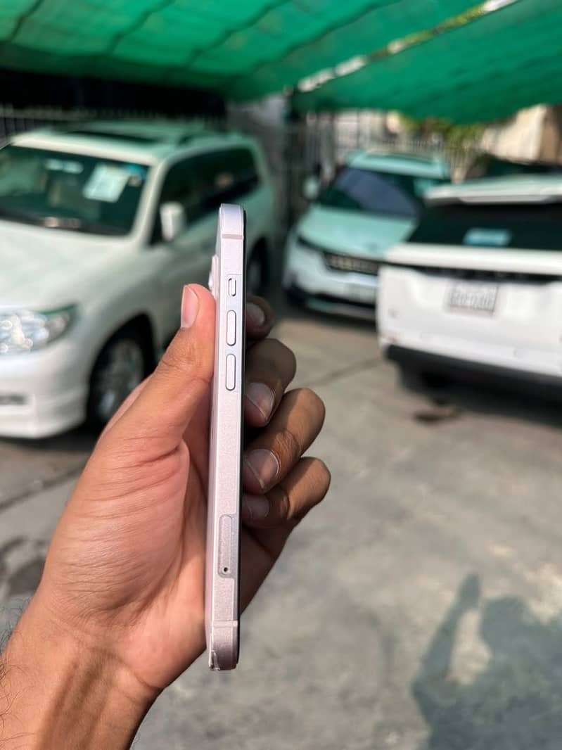 Apple iPhone 13 2