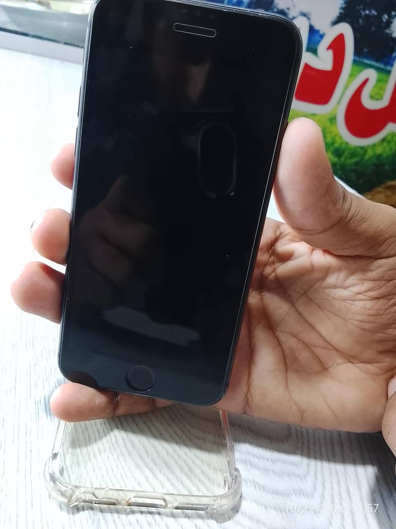 Apple iPhone 8 1