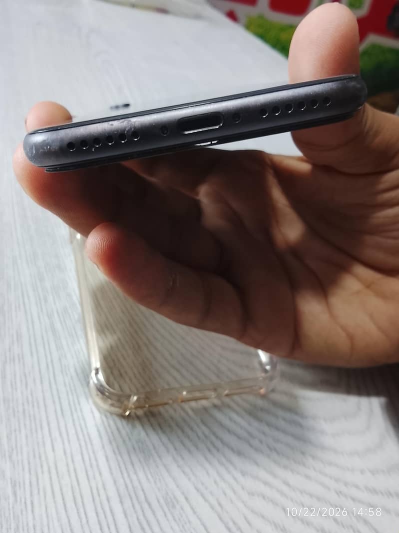 Apple iPhone 8 3