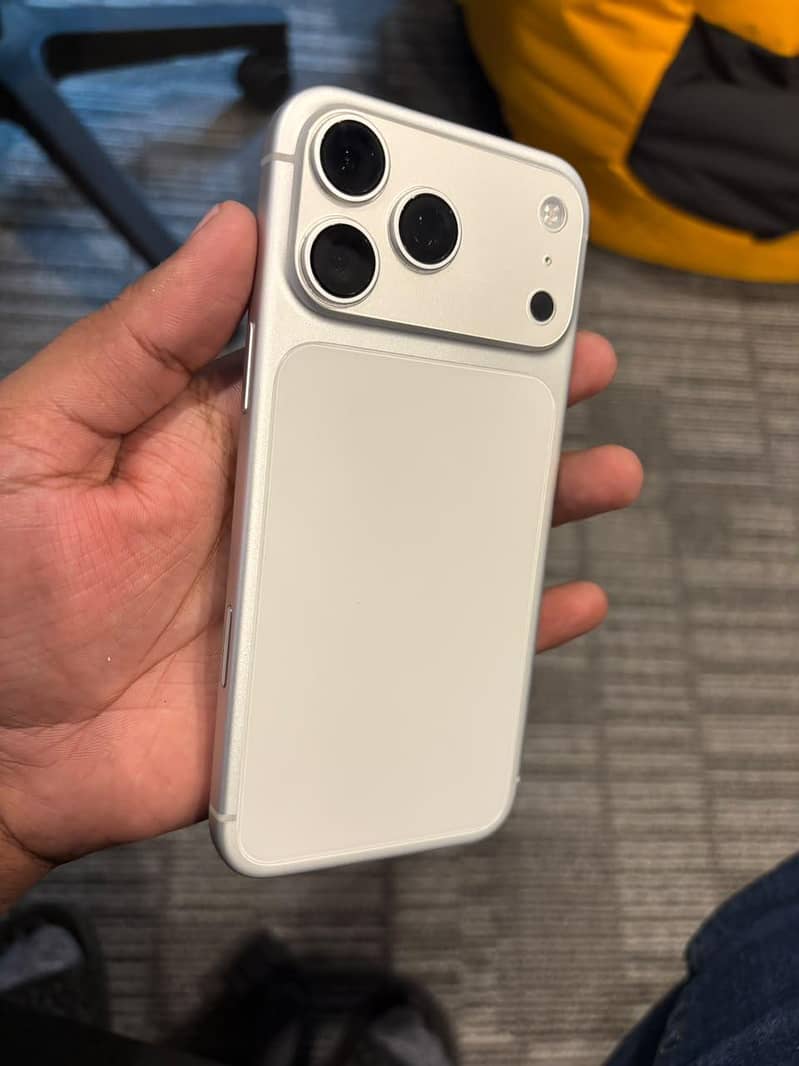 IPhone 17 Pro Max 3
