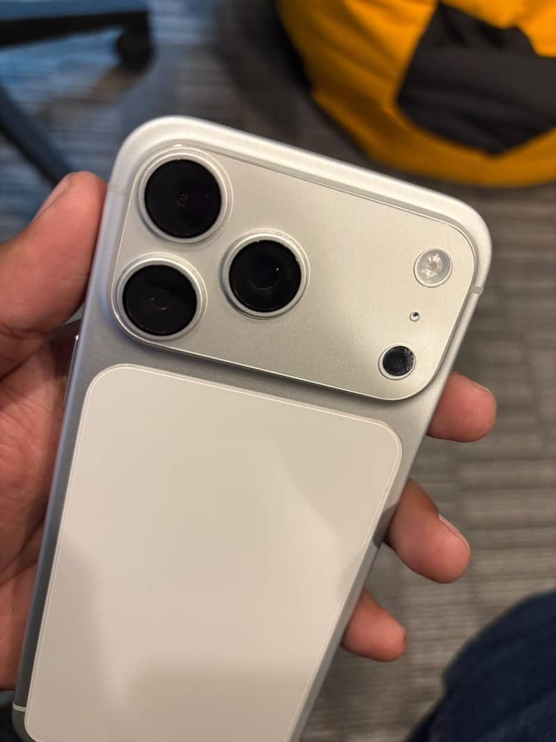 IPhone 17 Pro Max 4